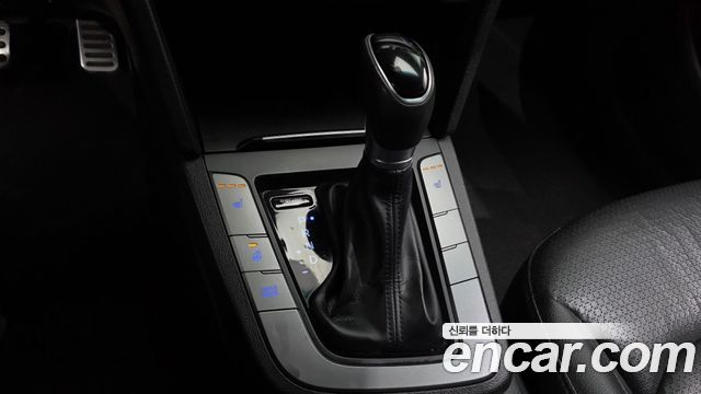 Hyundai AVANTE 2016 — photo 12