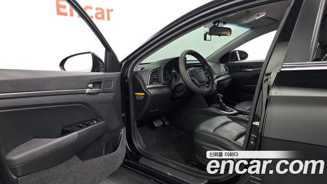 Hyundai AVANTE 2016 — photo 13