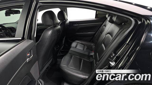 Hyundai AVANTE 2016 — photo 18