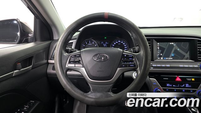Hyundai AVANTE 2016 — photo 19