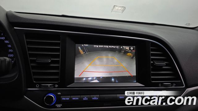 Hyundai AVANTE 2016 — photo 21