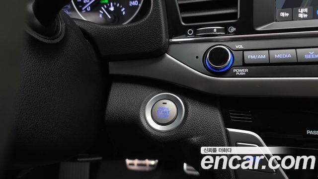 Hyundai AVANTE 2016 — photo 24