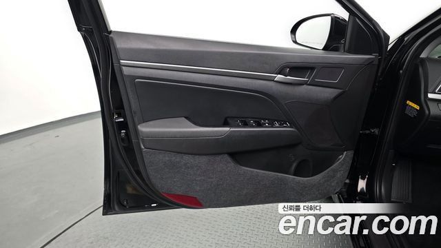 Hyundai AVANTE 2016 — photo 14