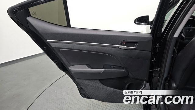 Hyundai AVANTE 2016 — photo 15