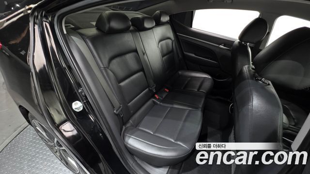 Hyundai AVANTE 2016 — photo 16