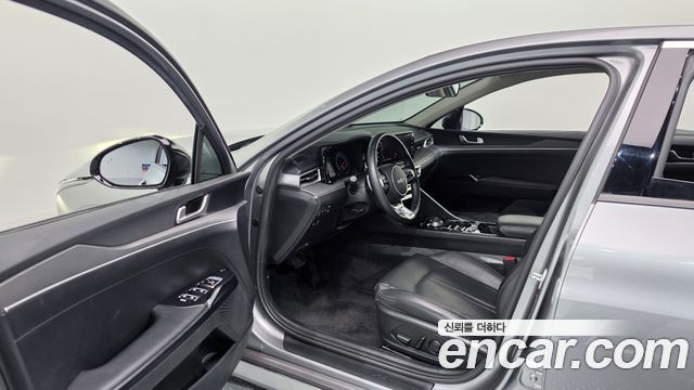 Kia K5 2023 — photo 10