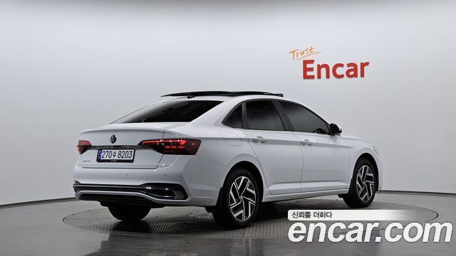 Volkswagen Jetta 2024 — photo 2