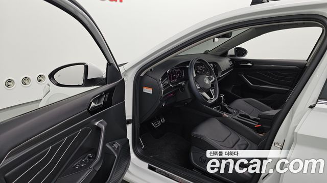 Volkswagen Jetta 2024 — photo 13