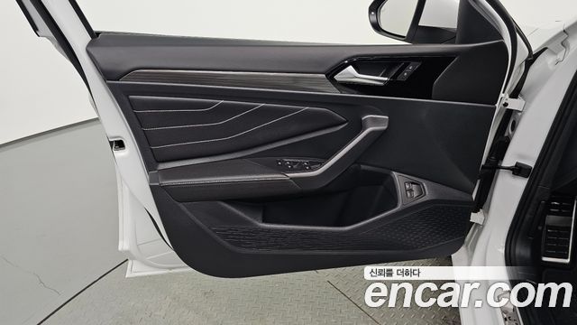 Volkswagen Jetta 2024 — photo 14