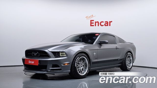 Ford Mustang 2013 — photo 1