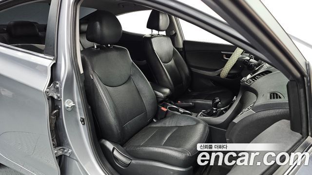 Hyundai AVANTE 2016 — photo 13
