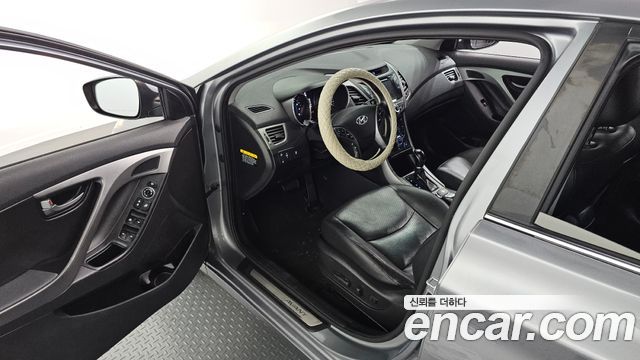 Hyundai AVANTE 2016 — photo 17