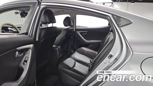 Hyundai AVANTE 2016 — photo 18