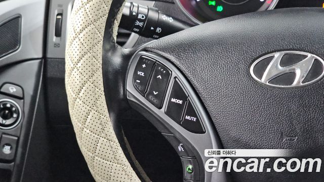 Hyundai AVANTE 2016 — photo 21
