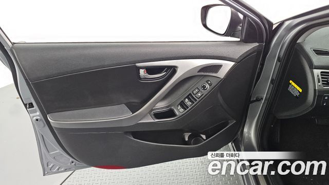 Hyundai AVANTE 2016 — photo 14