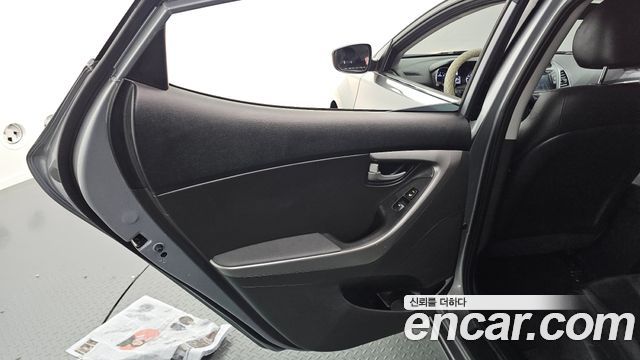 Hyundai AVANTE 2016 — photo 15