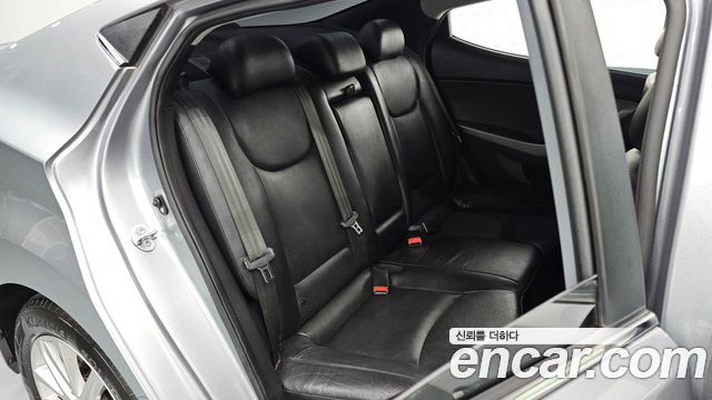 Hyundai AVANTE 2016 — photo 16