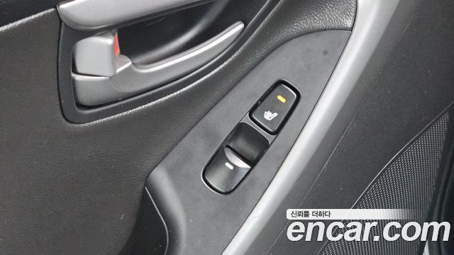 Hyundai AVANTE 2016 — photo 29