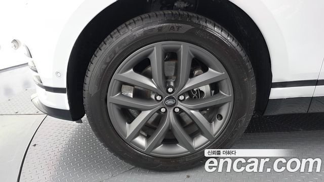 Land Rover Range Rover Velar 2026 — photo 5