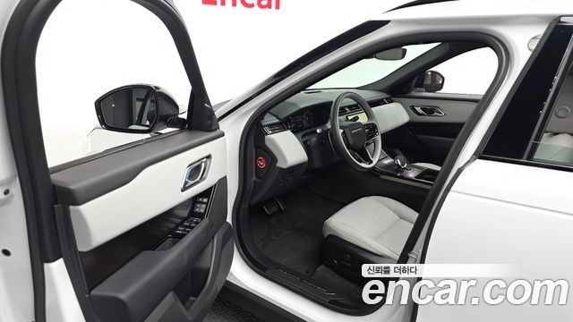 Land Rover Range Rover Velar 2026 — photo 10