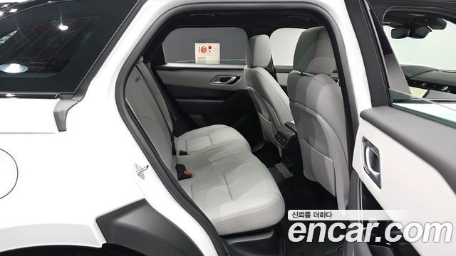 Land Rover Range Rover Velar 2026 — photo 12