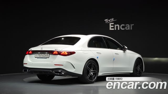 Mercedes-Benz E-Class 2025 — photo 2