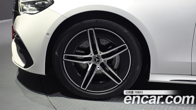 Mercedes-Benz E-Class 2025 — photo 5