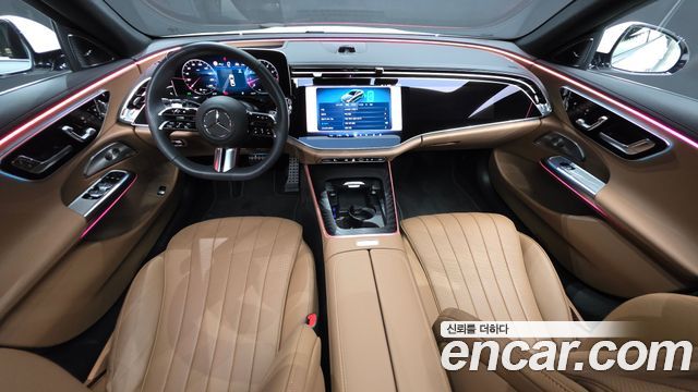 Mercedes-Benz E-Class 2025 — photo 10