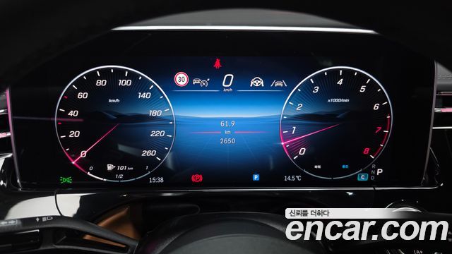 Mercedes-Benz E-Class 2025 — photo 11