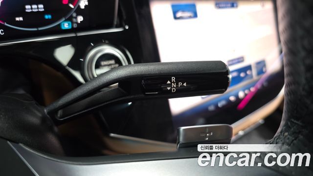 Mercedes-Benz E-Class 2025 — photo 12