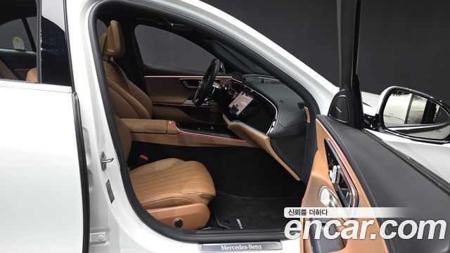 Mercedes-Benz E-Class 2025 — photo 17