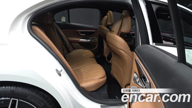 Mercedes-Benz E-Class 2025 — photo 18