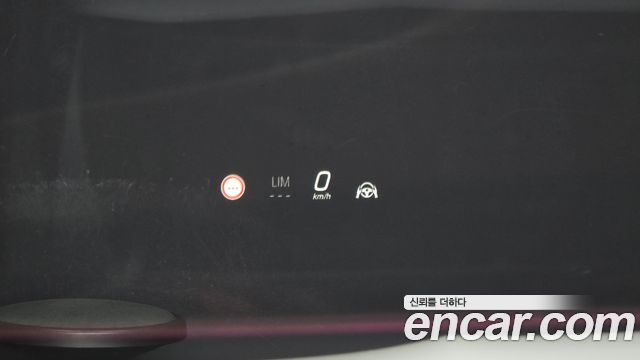 Mercedes-Benz E-Class 2025 — photo 23