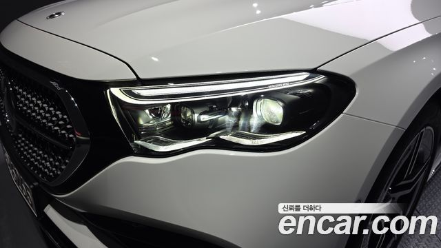 Mercedes-Benz E-Class 2025 — photo 8