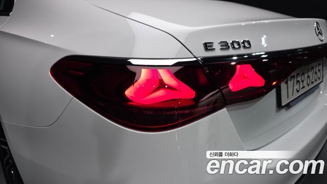 Mercedes-Benz E-Class 2025 — photo 9