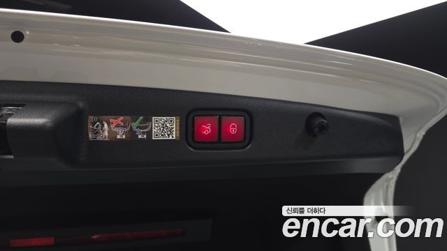 Mercedes-Benz E-Class 2025 — photo 31