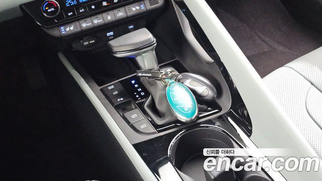 Hyundai AVANTE 2025 — photo 9