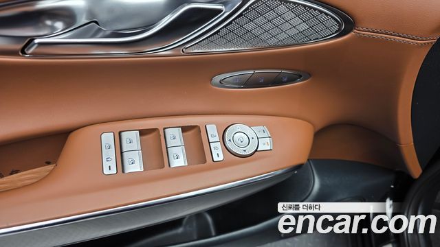 Genesis GV70 2023 — photo 31