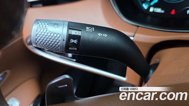 Genesis GV70 2023 — photo 32
