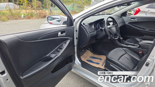 Hyundai Sonata 2011 — photo 10