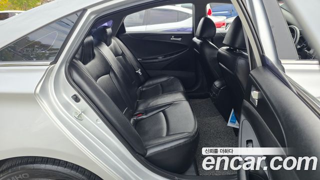 Hyundai Sonata 2011 — photo 11