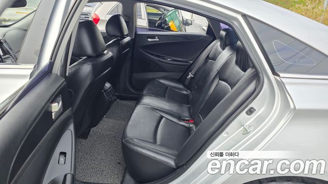 Hyundai Sonata 2011 — photo 18