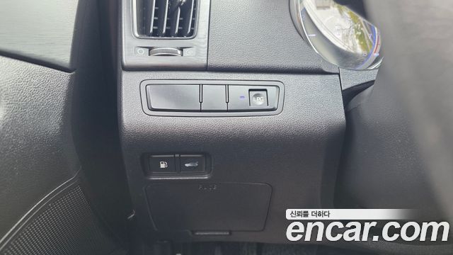 Hyundai Sonata 2011 — photo 19