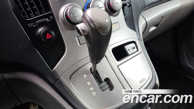 Hyundai Starex 2013 — photo 9
