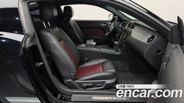 Ford Mustang 2012 — photo 11