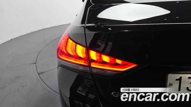 Genesis G80 2019 — photo 9
