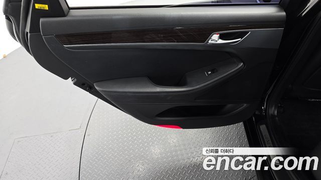 Genesis G80 2019 — photo 15