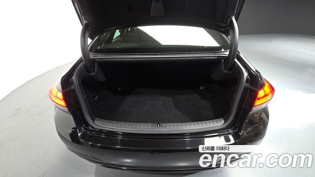 Genesis G80 2019 — photo 28