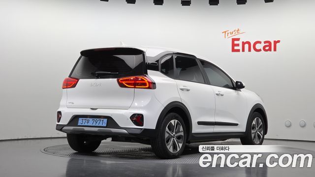 Kia Niro 2023 — photo 2