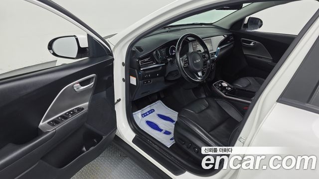 Kia Niro 2023 — photo 13